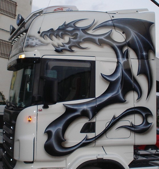 CAMION DRAGON